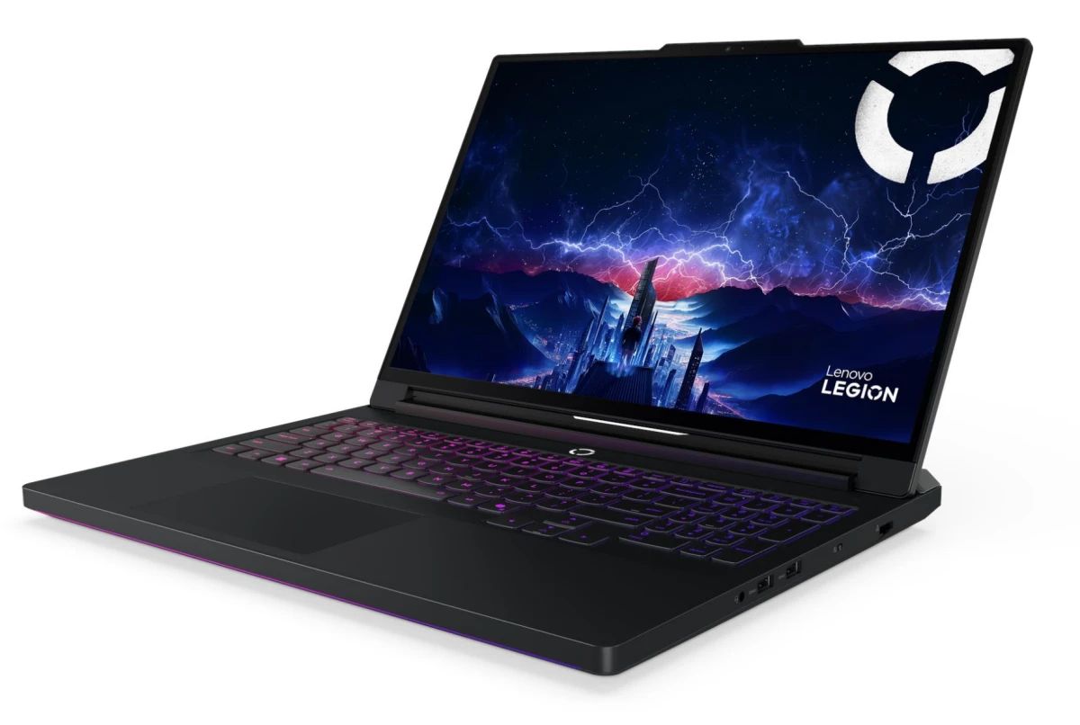 картинка Ноутбук 16" Lenovo Legion Pro 7 16IAX10H черный Core Ultra 9 275HX 32GB/1TB RTX5080 W11Pro (83F50080US) от магазина бытовой техники и электроники «Тантал»