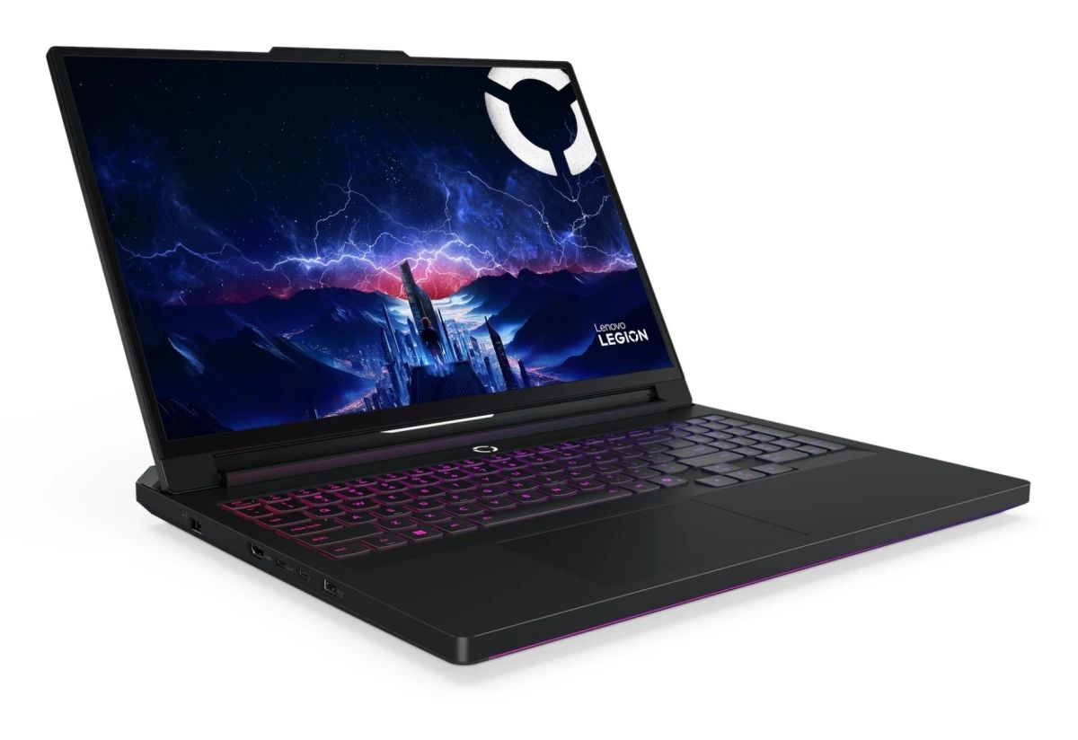 картинка Ноутбук 16" Lenovo Legion Pro 7 16IAX10H черный Core Ultra 9 275HX 32GB/1TB RTX5080 W11Pro (83F50080US) от магазина бытовой техники и электроники «Тантал»